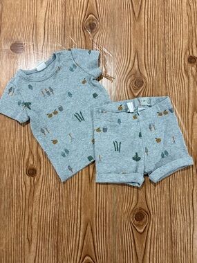 H&M Two-Piece Grey Knit Ribbed Cotton Baby Tee & Shorts Set Gardening